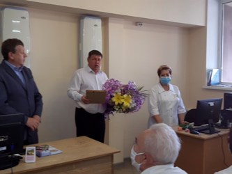Владимир Дмитриев и Сергей Агапов поздравили медицинских работников с профессиональным праздником